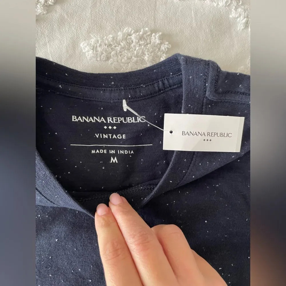 Banana Republic Vintage Pocket T-Shirt - Picture 4 of 7